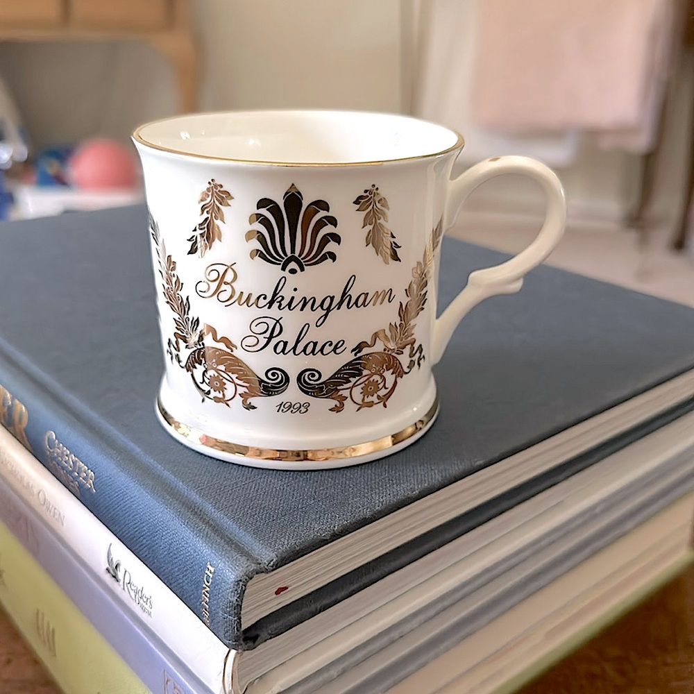 Buckingham Palace Coffee Cup, fine china, collectable, souvenir coffee cup, gold